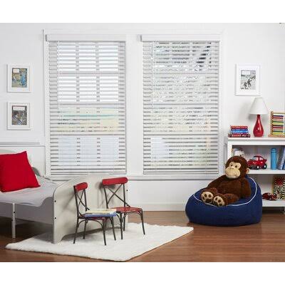 White Horizontal Blind Q9026