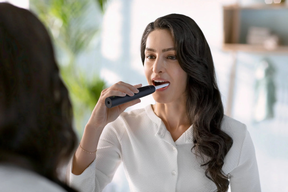 Rechargeable Electric Toothbrush with Pressure Sensor, Black P7472