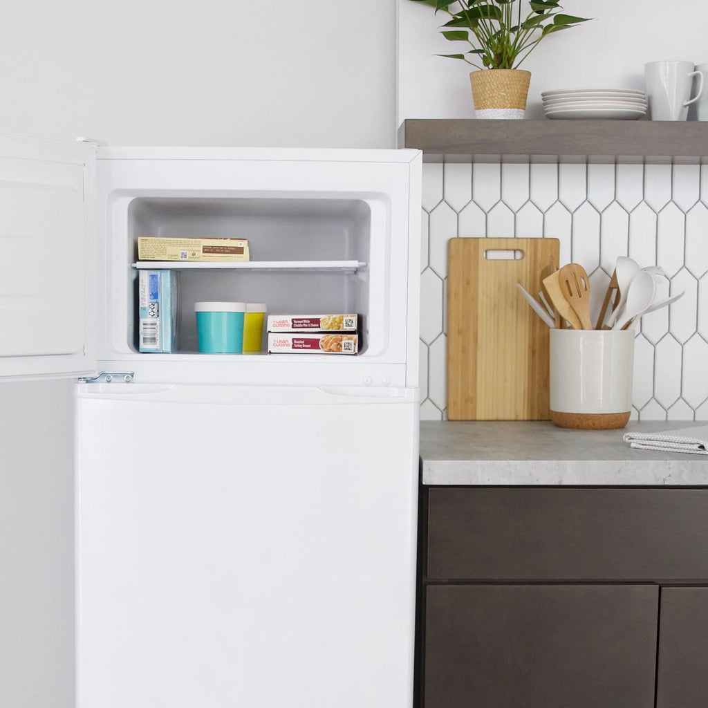 White Top Freezer Refrigerator A65881