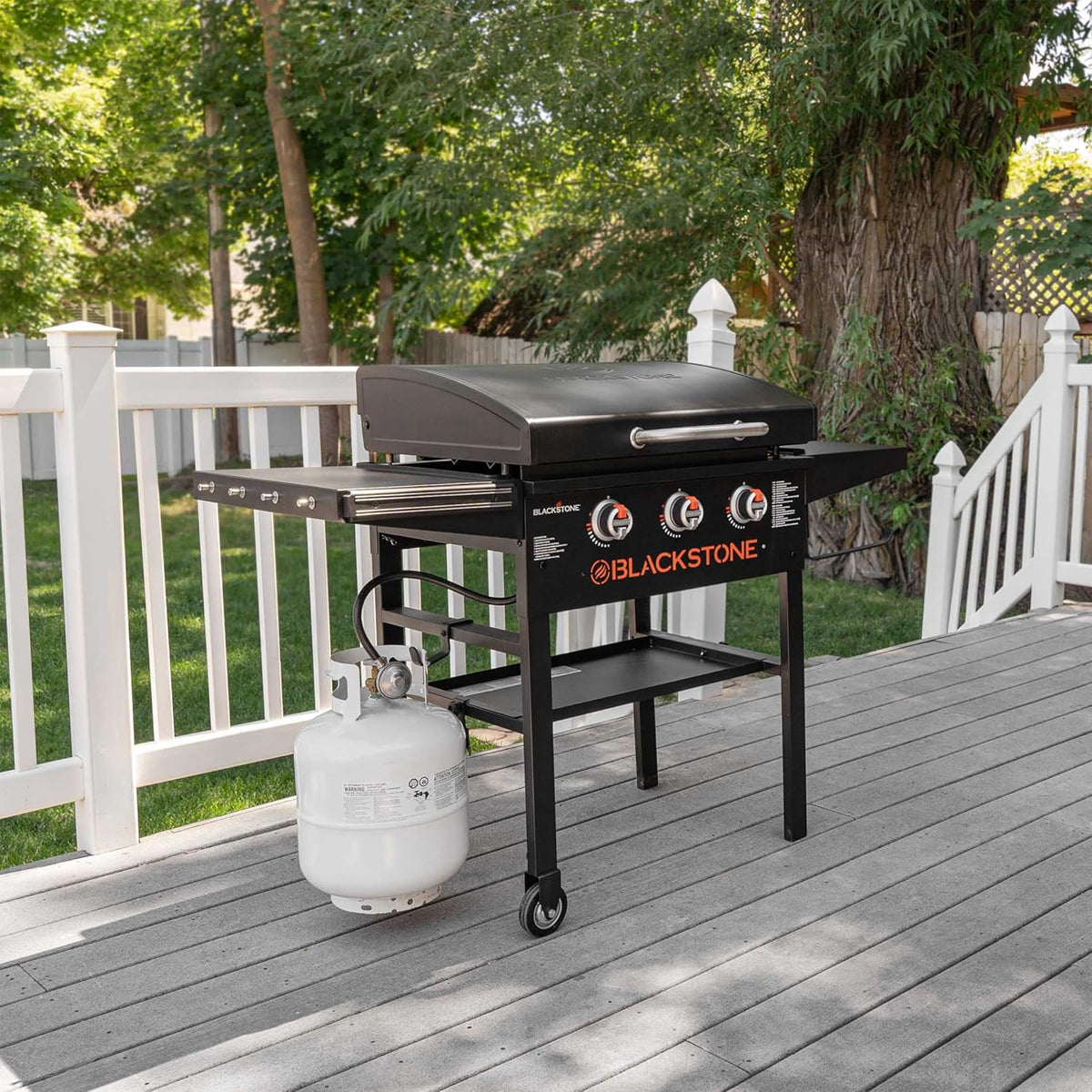 28 Inch Blackstone Griddle with Hood 3-Burner Outdoor Flat Top Grill Q600