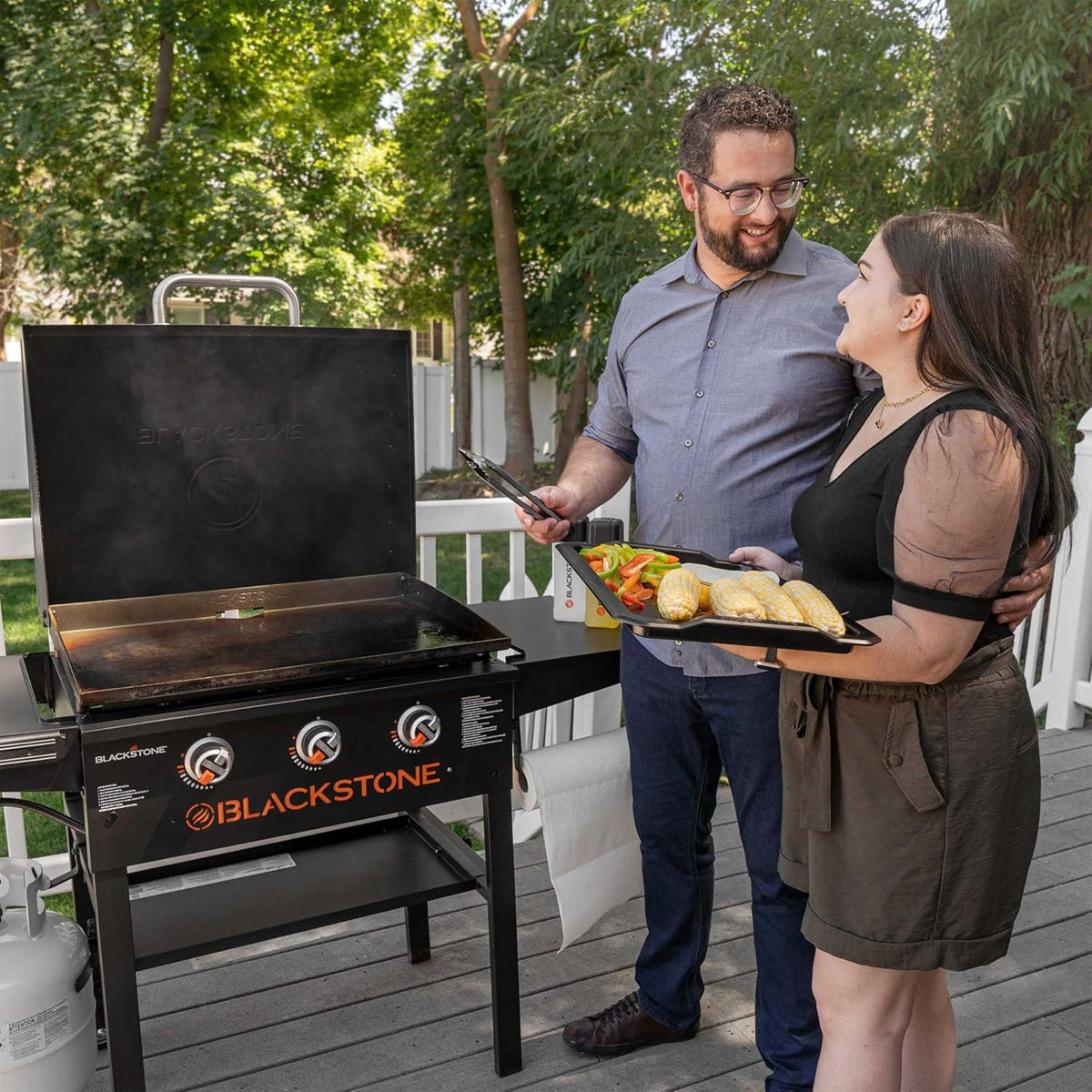 28 Inch Blackstone Griddle with Hood 3-Burner Outdoor Flat Top Grill Q600