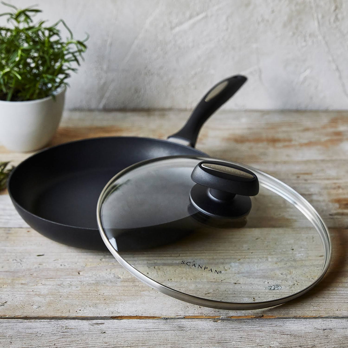 9.5x22 Skillet with Lid T155