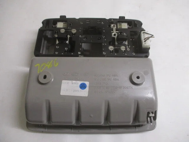 Pre-Owned Kia Sportage Overhead Roof Console w/Lights OEM V5189