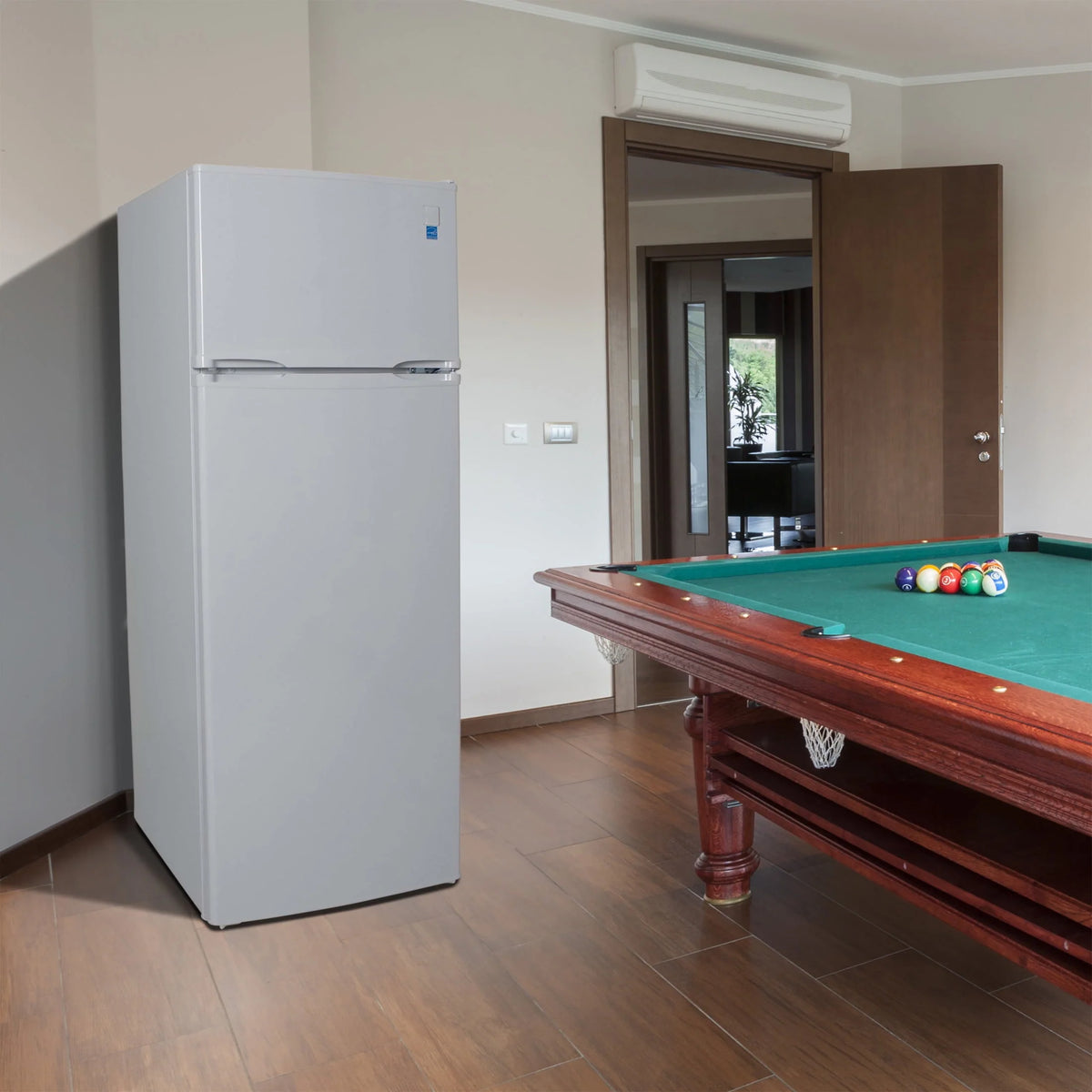 White Top Freezer Refrigerator A65881