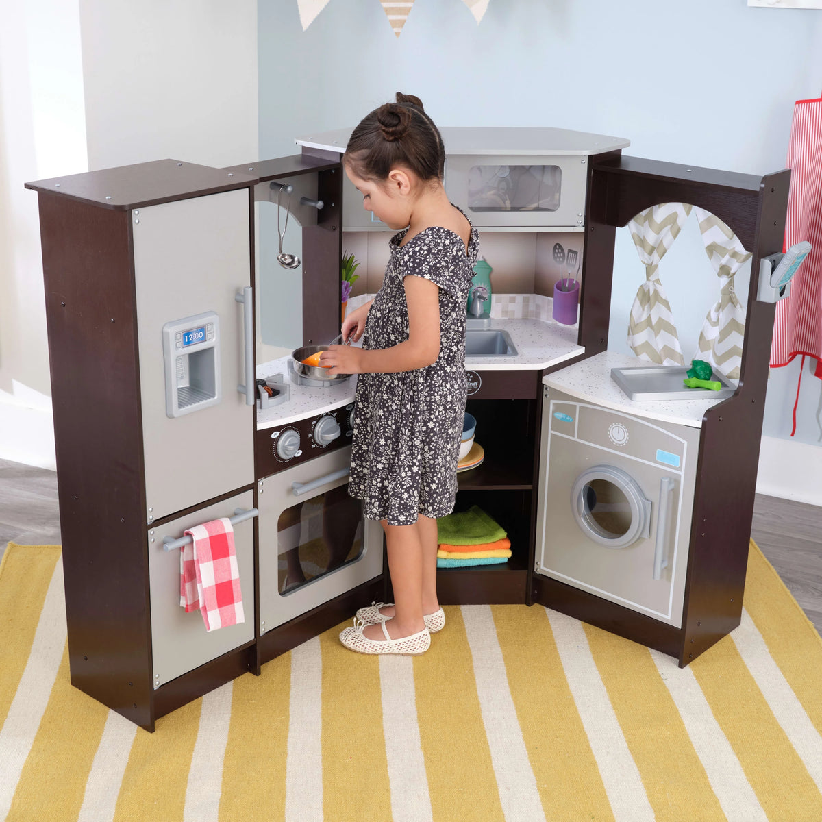 Espresso Corner Play Kitchen with Lights & Sounds K92849