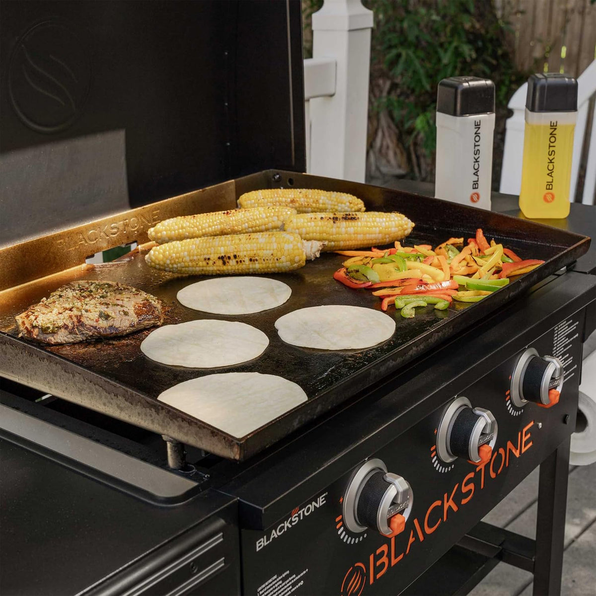 28 Inch Blackstone Griddle with Hood 3-Burner Outdoor Flat Top Grill Q600