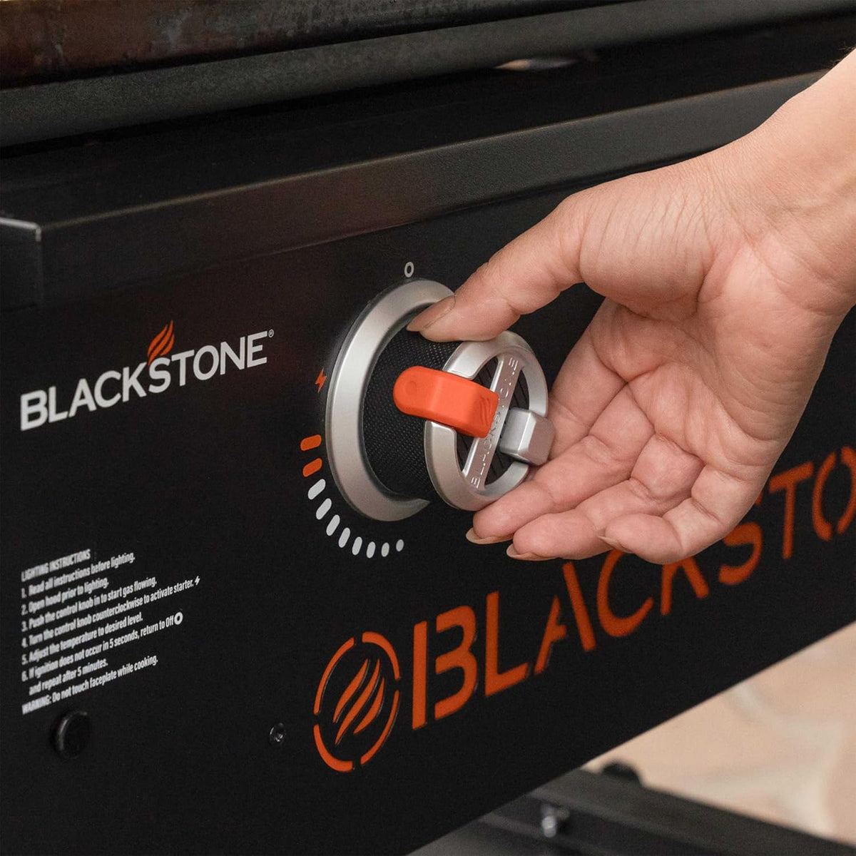 28 Inch Blackstone Griddle with Hood 3-Burner Outdoor Flat Top Grill Q600