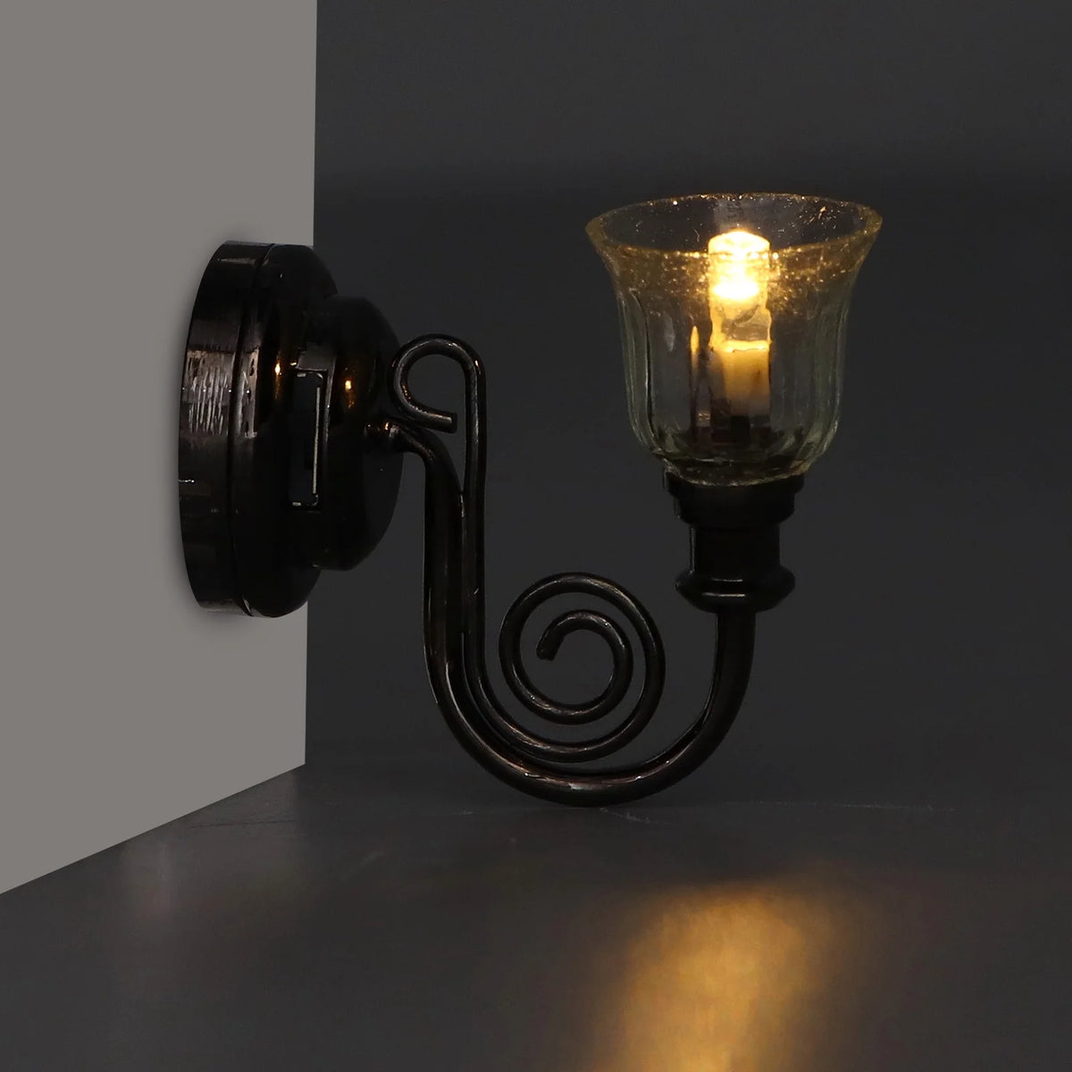 1:12 Dollhouse Wall Lamp LED Warm Lighting Metal Miniature Wall Sconce with Battery B2588